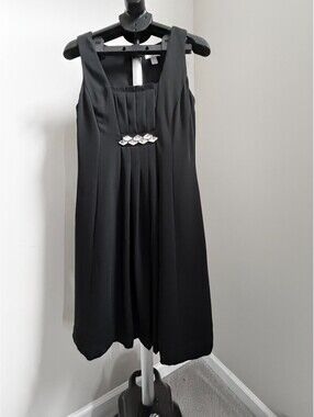 Ann Taylor LOFT Women's Fit & Flare Dress Rhinestone Pleated Zip Size 8 Black